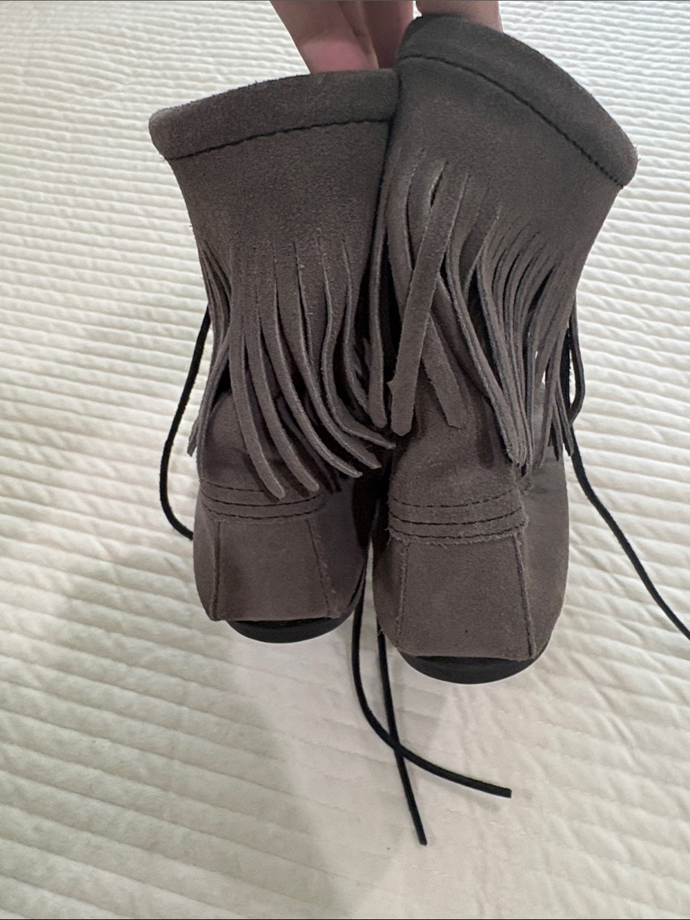 Women’s Minnetonka LaceUp boot - Picture 3 of 4